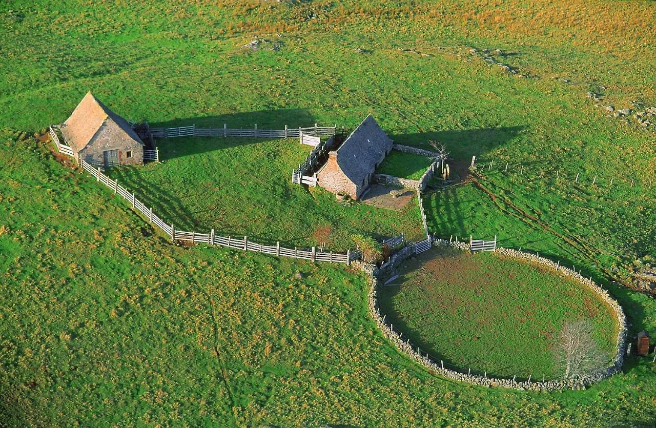 Villa La Grange de Melaual à Soulages-Bonneval Hébergement de vacances